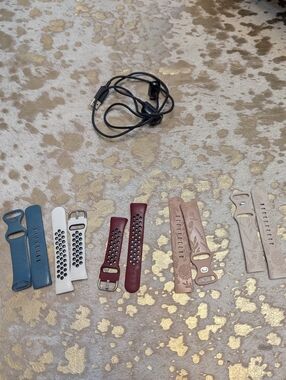 FITBIT Charge 5: Silicone Watch Bands & Fitbit Chargers